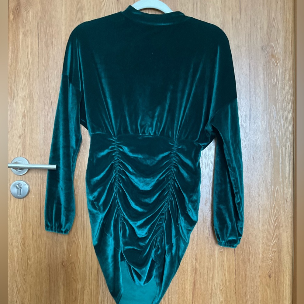 Pretty Little Thing dress